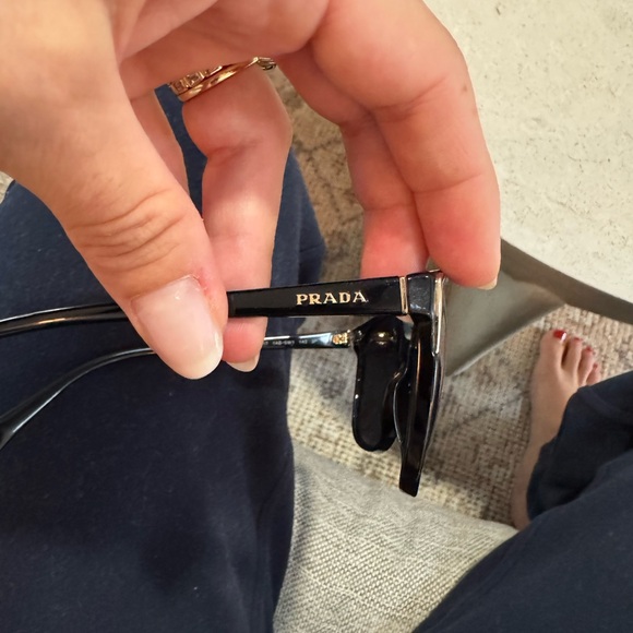 Prada sunglasses - Picture 6 of 7